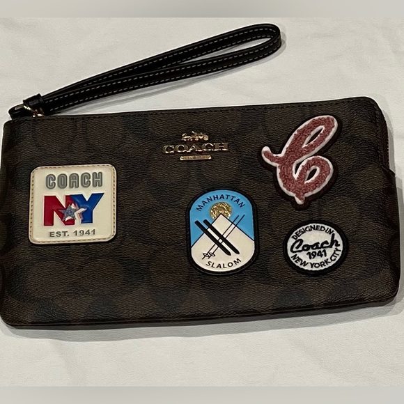 NWT Coach New York Wristlet - Picture 1 of 6